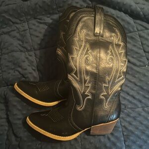 Women’s cowgirl boots